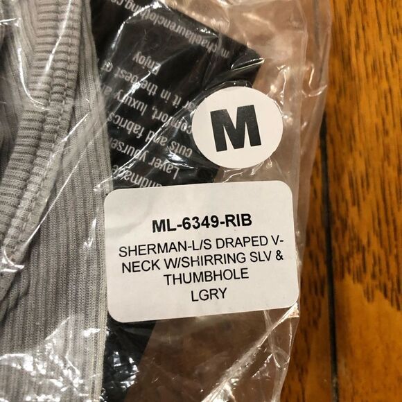 NWT Michael Lauren Sherman Draped V-Neck Top Shirring & Thumbhole Gray - M - Picture 9 of 11